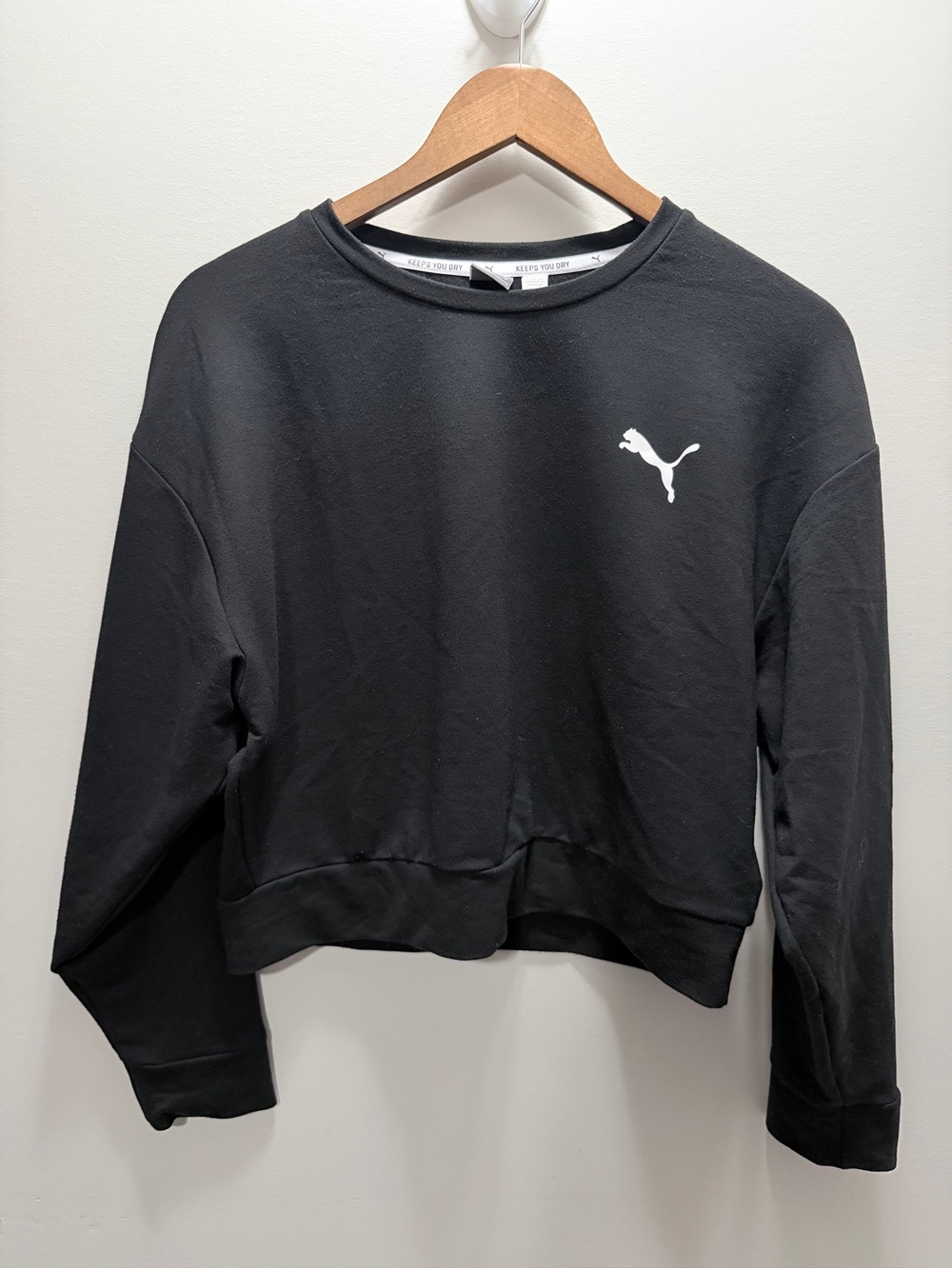Puma Black Cropped Logo Sweatshirt Size Small 20x22